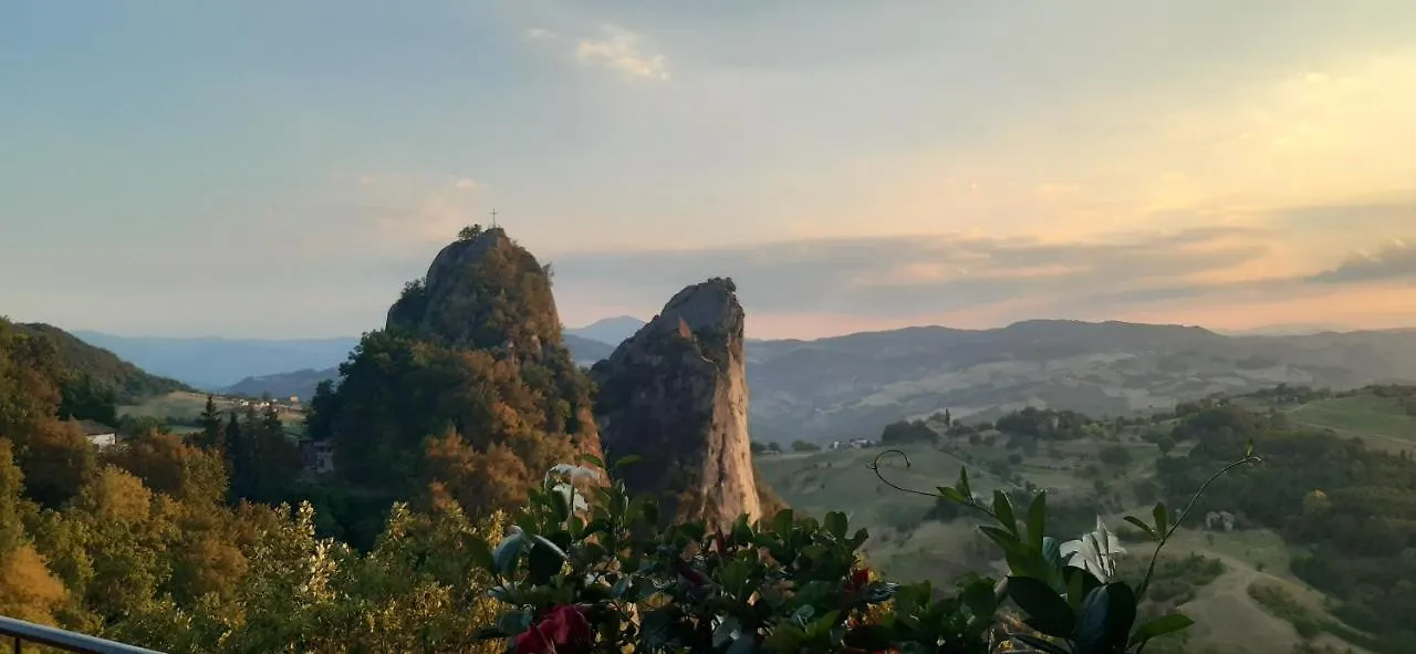 Casa Del Viandante Borgo Dei Sassi Di Roccamalatina Hostel Guiglia